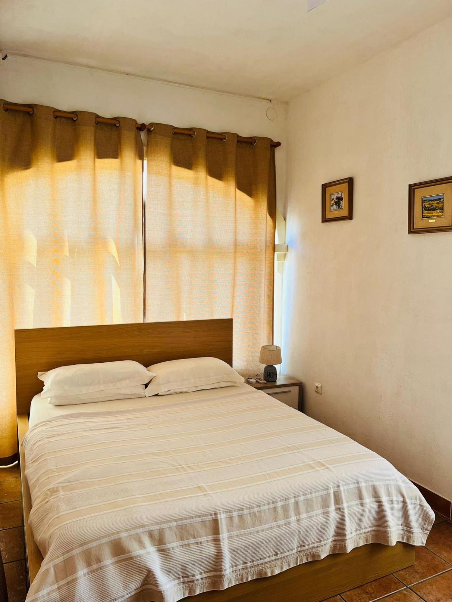 Pensjonat The House Les Deveses Zewnętrze zdjęcie